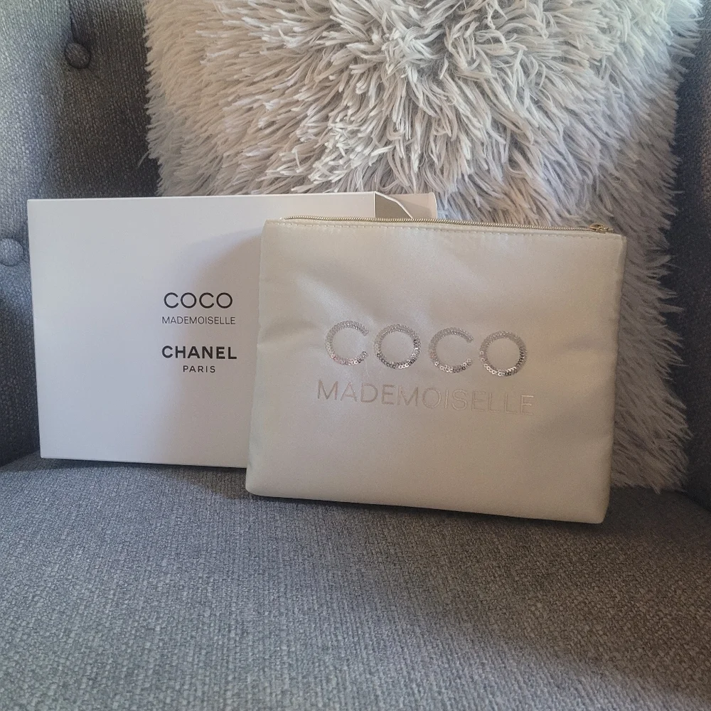 Chanel Coco Mademoiselle beauty pouch - Picture 1 of 6